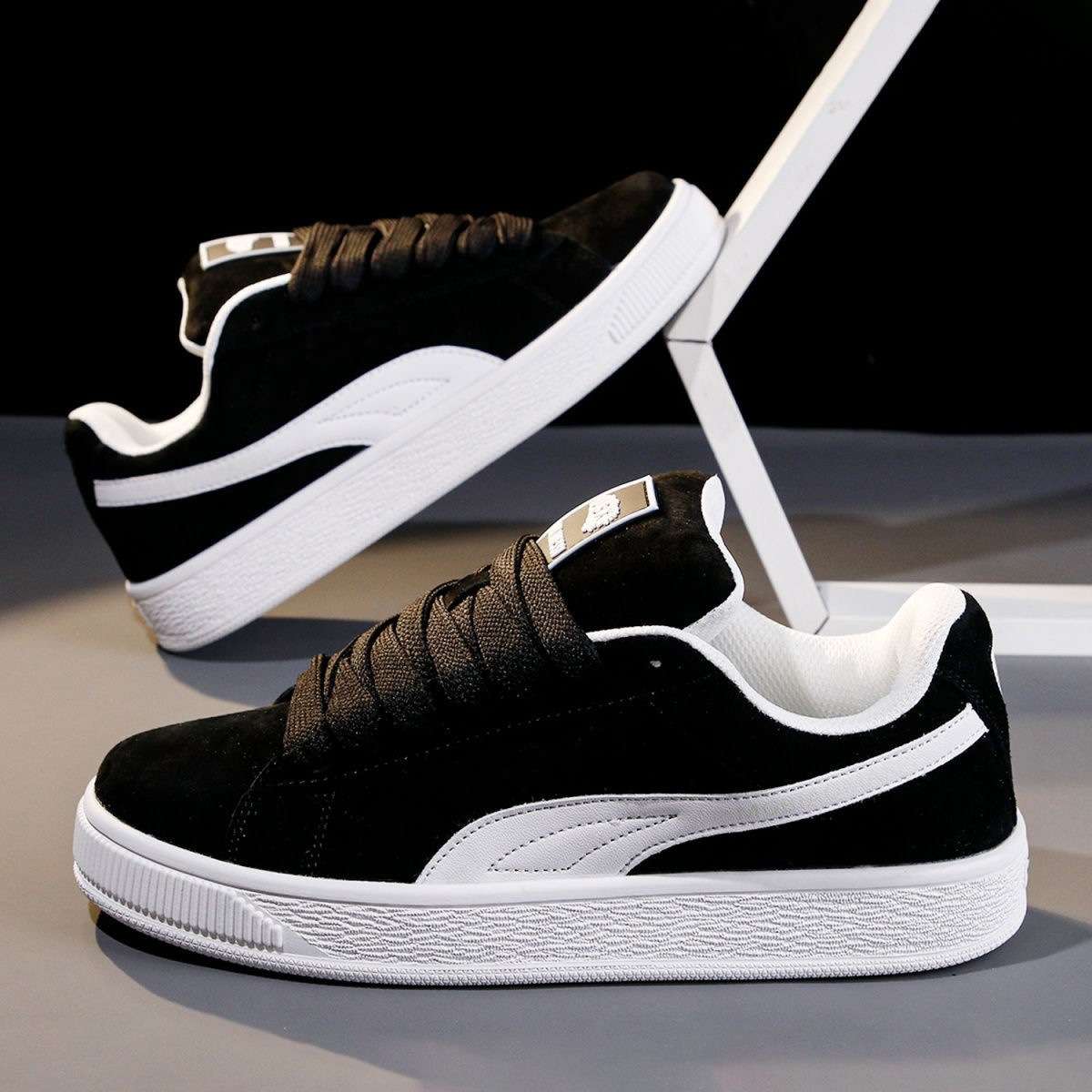 Unisex Classic Shoe
